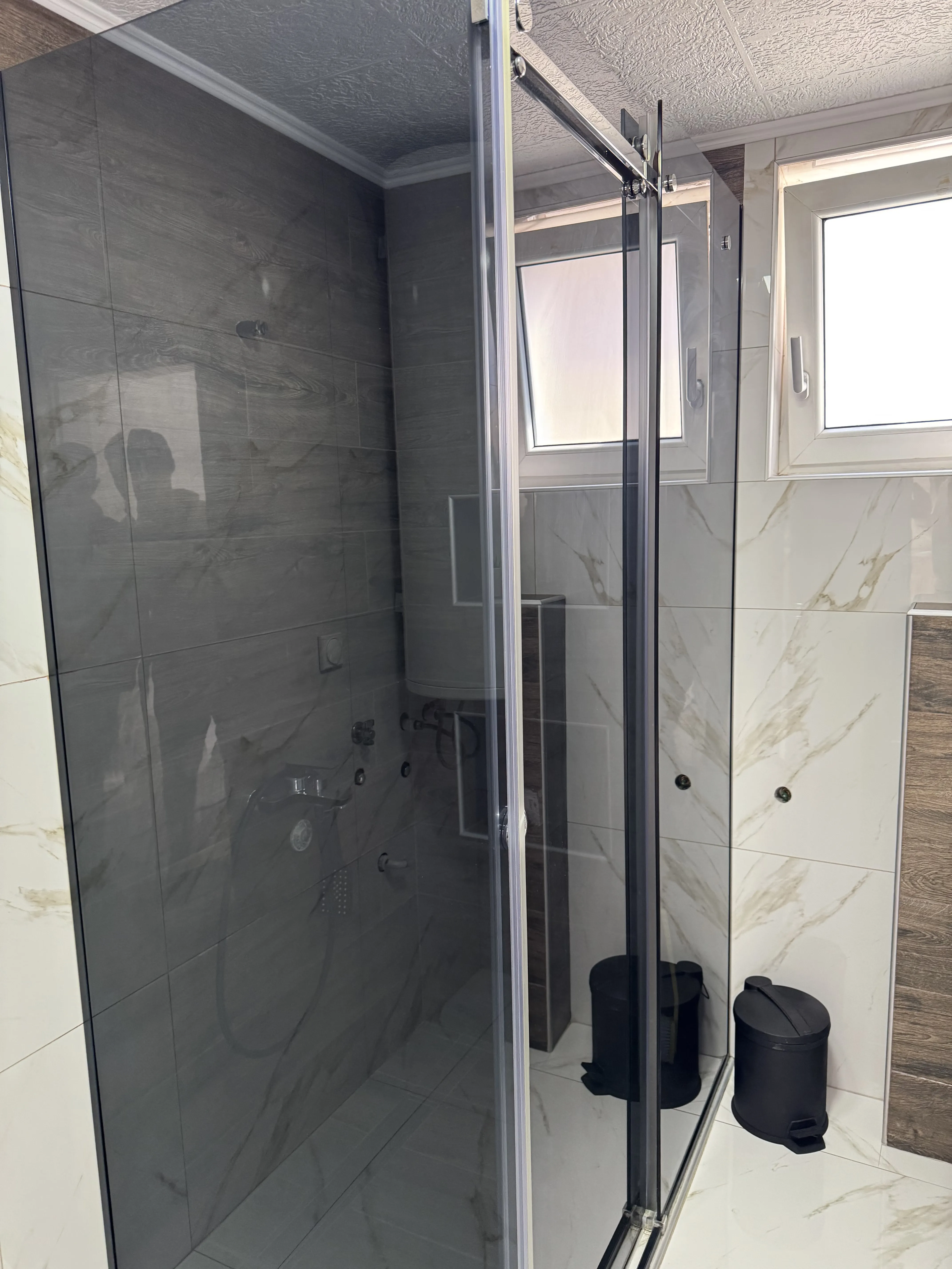 Staklena tuš kabina